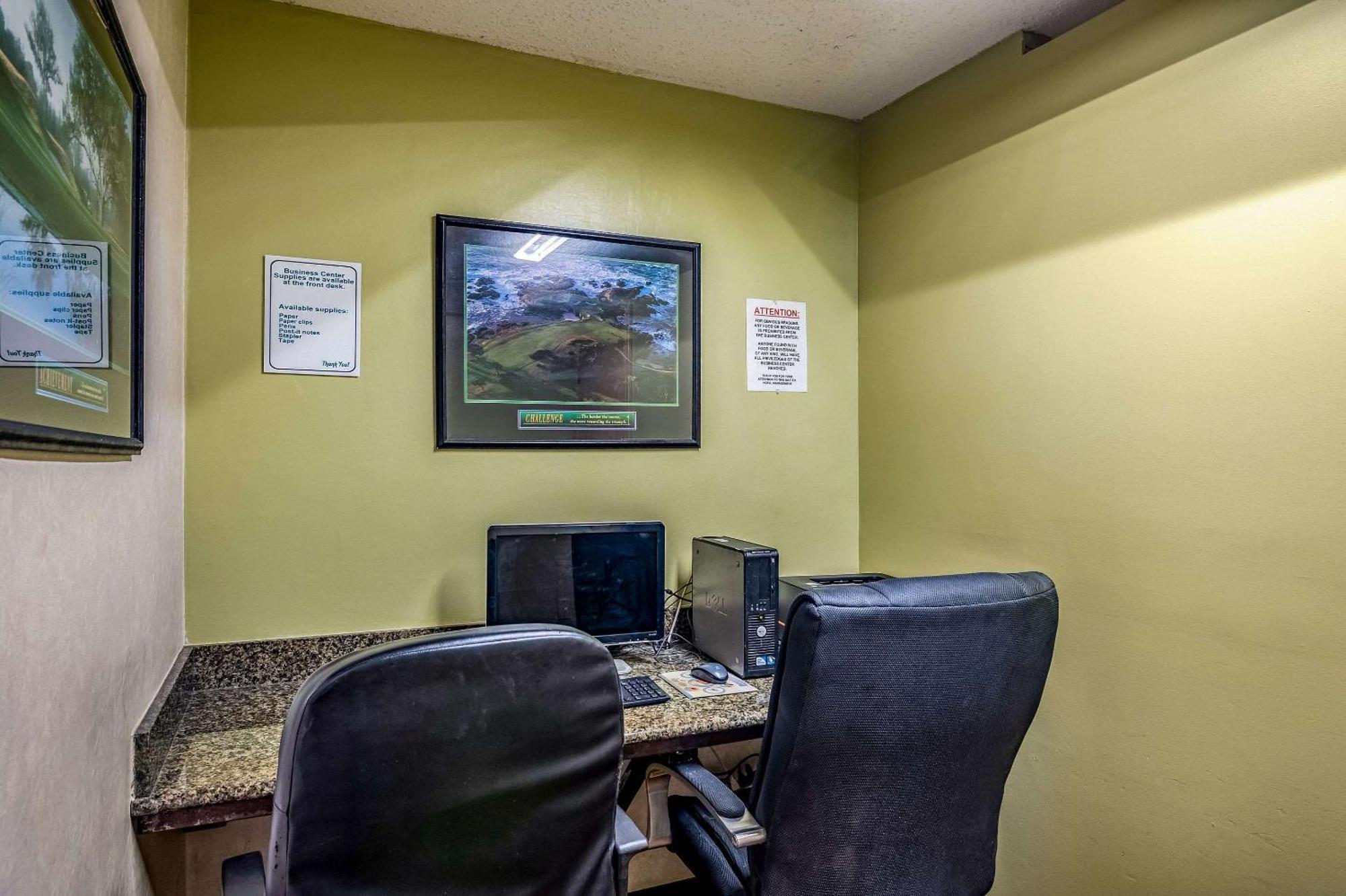 Quality Inn Тринидад Екстериор снимка