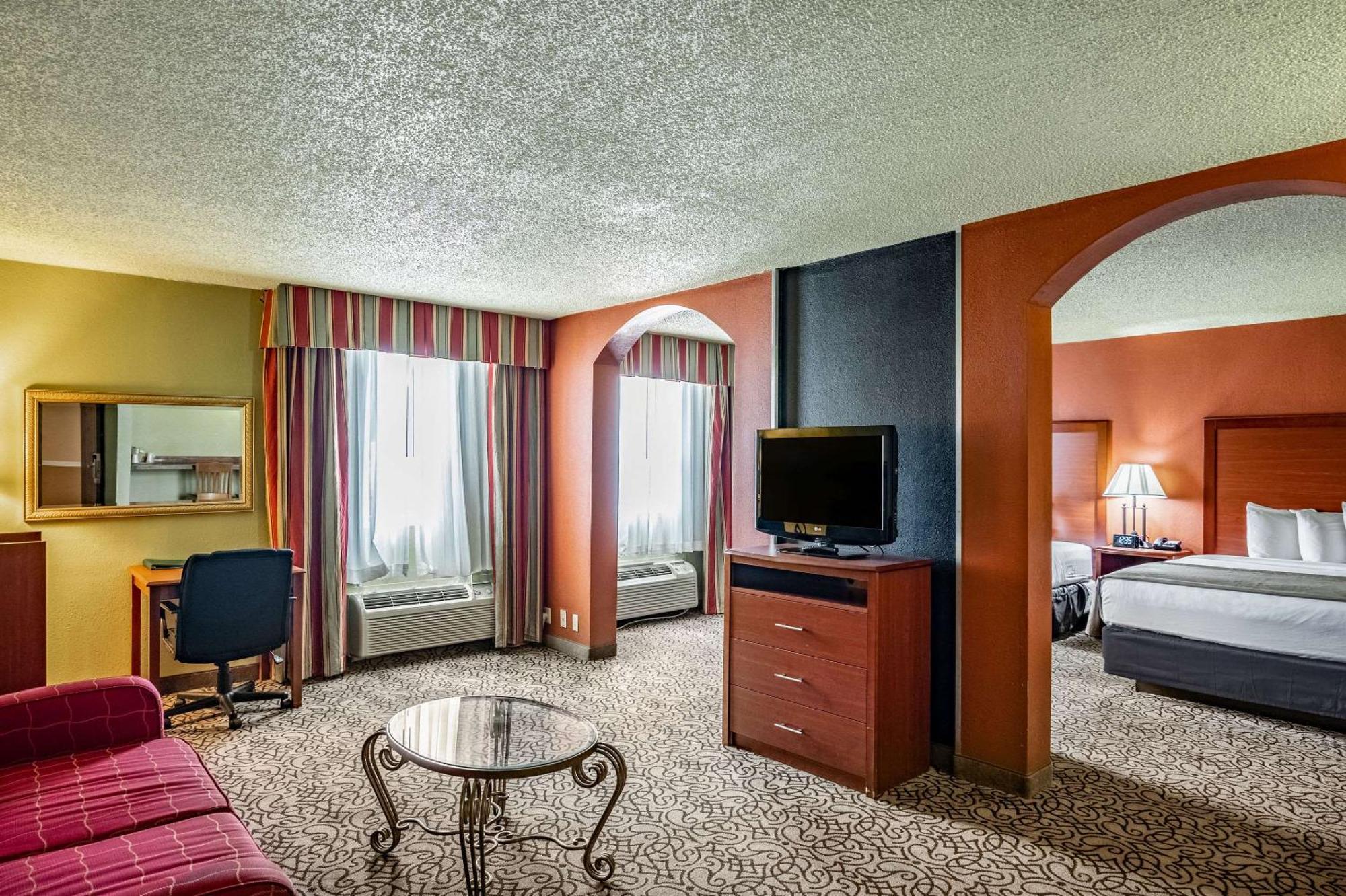 Quality Inn Тринидад Екстериор снимка
