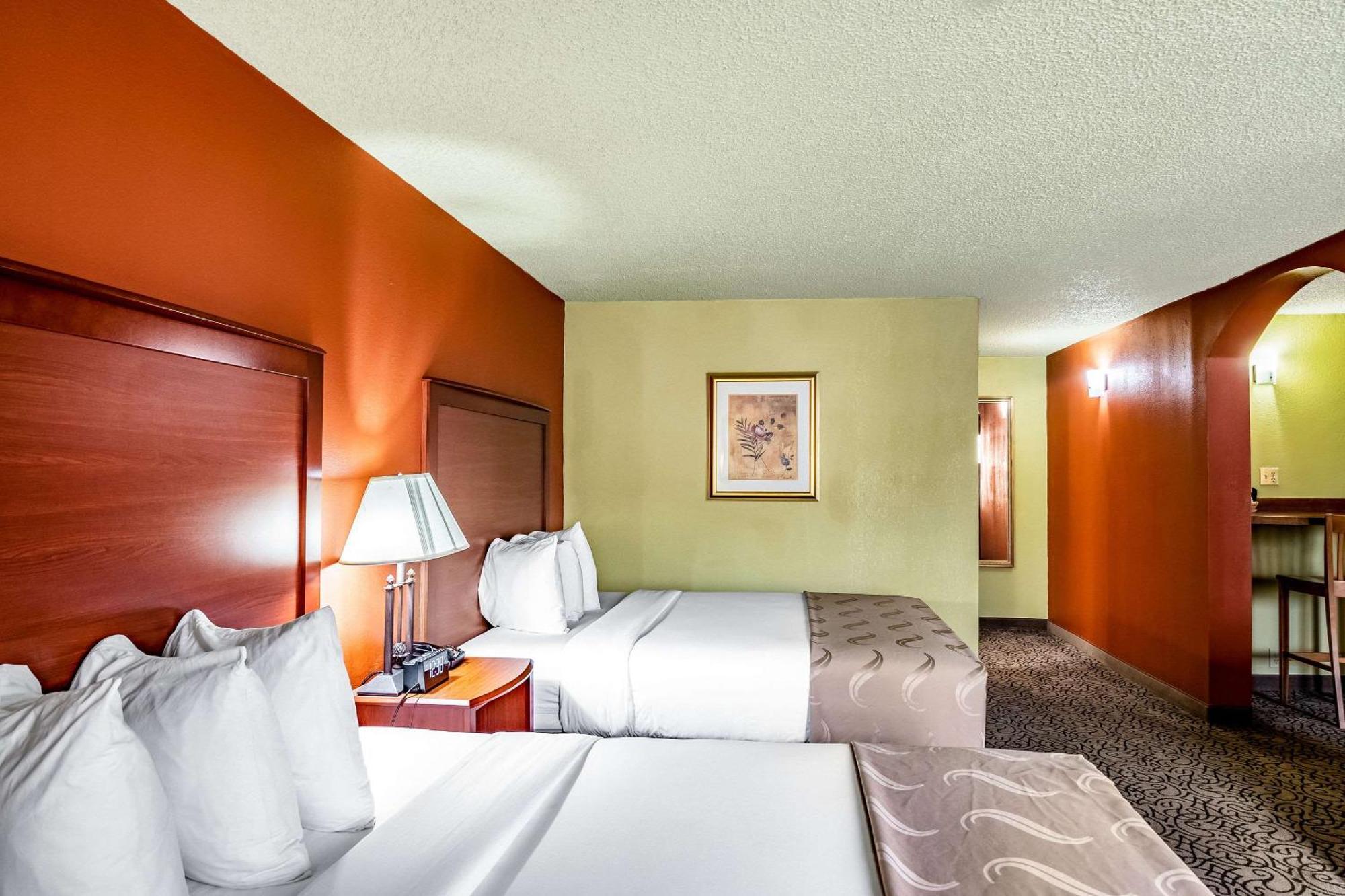 Quality Inn Тринидад Екстериор снимка