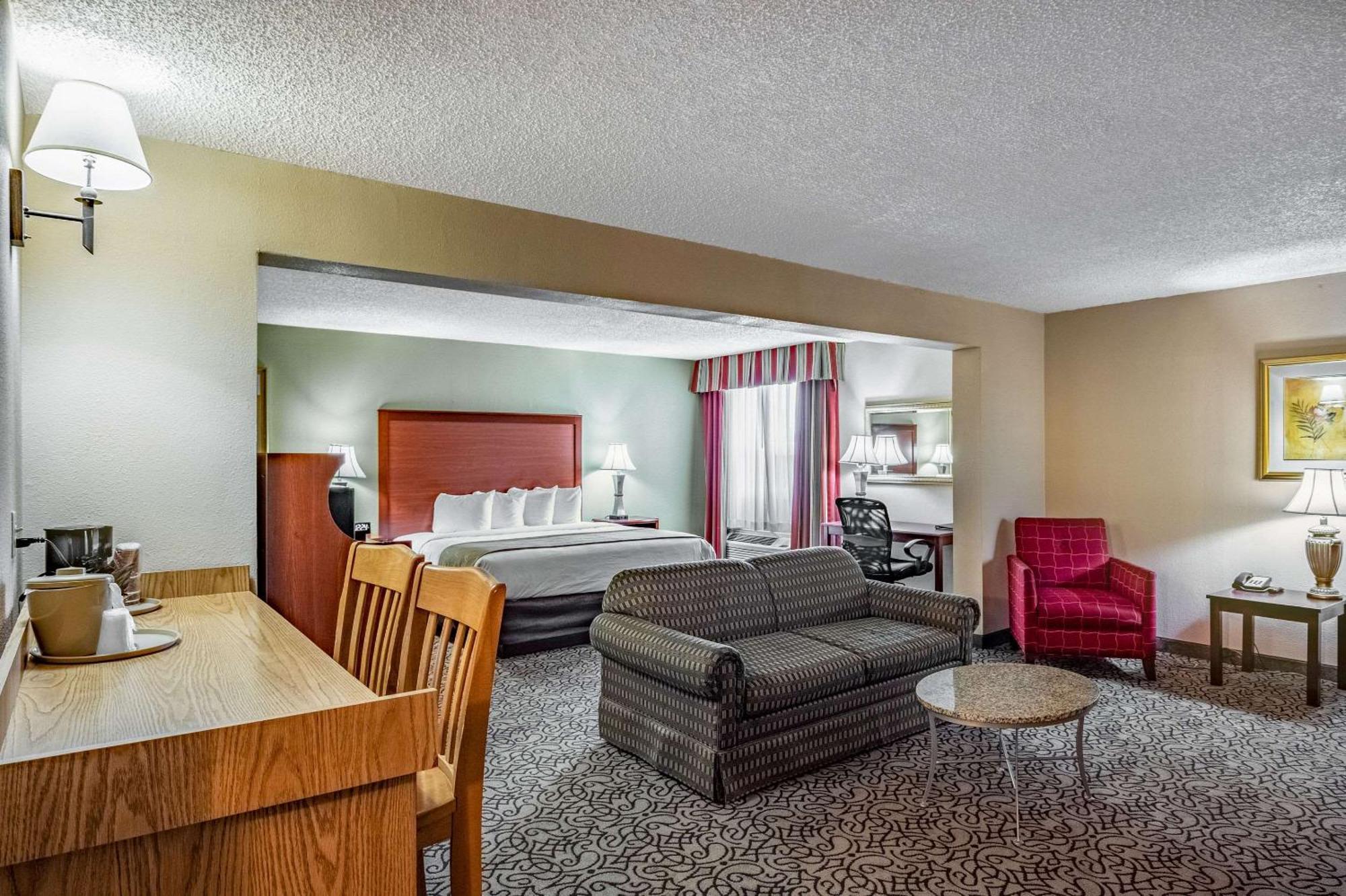 Quality Inn Тринидад Екстериор снимка