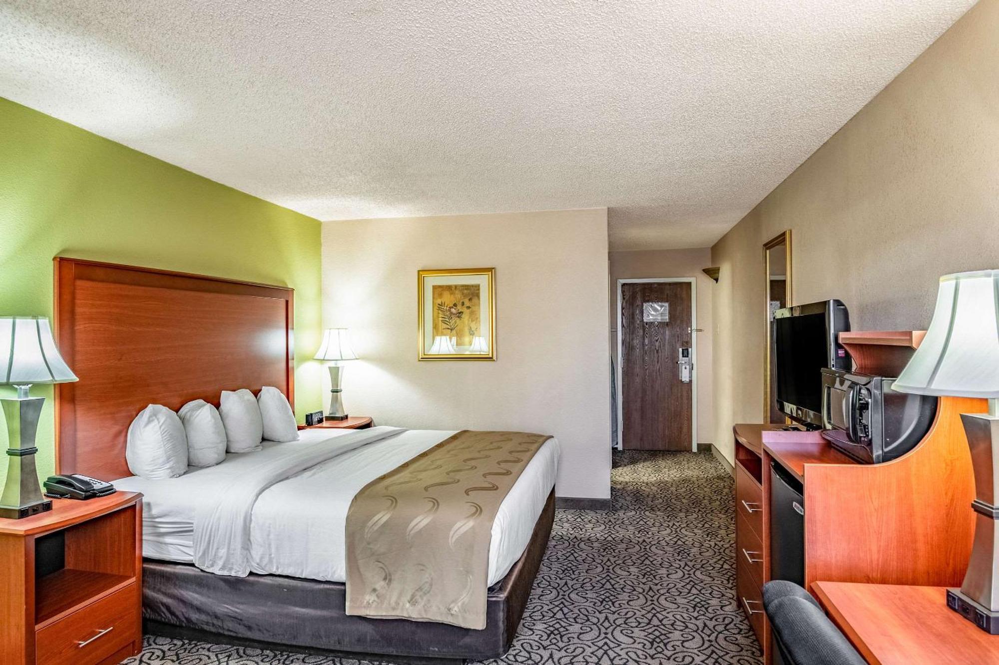Quality Inn Тринидад Екстериор снимка