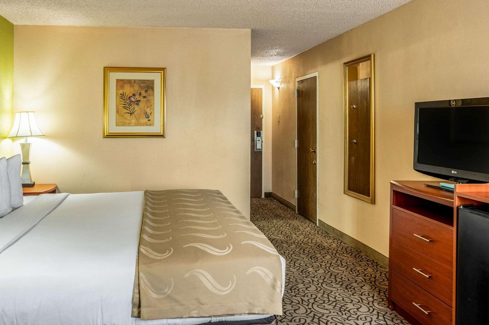 Quality Inn Тринидад Екстериор снимка