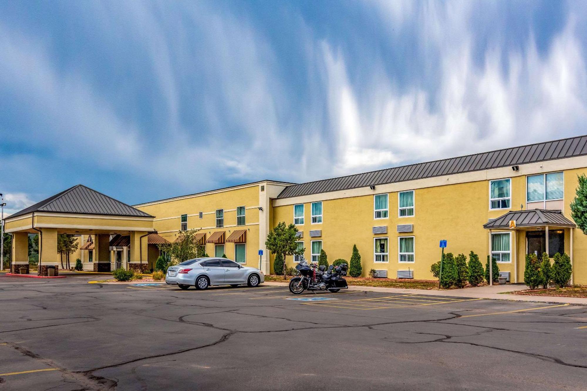 Quality Inn Тринидад Екстериор снимка
