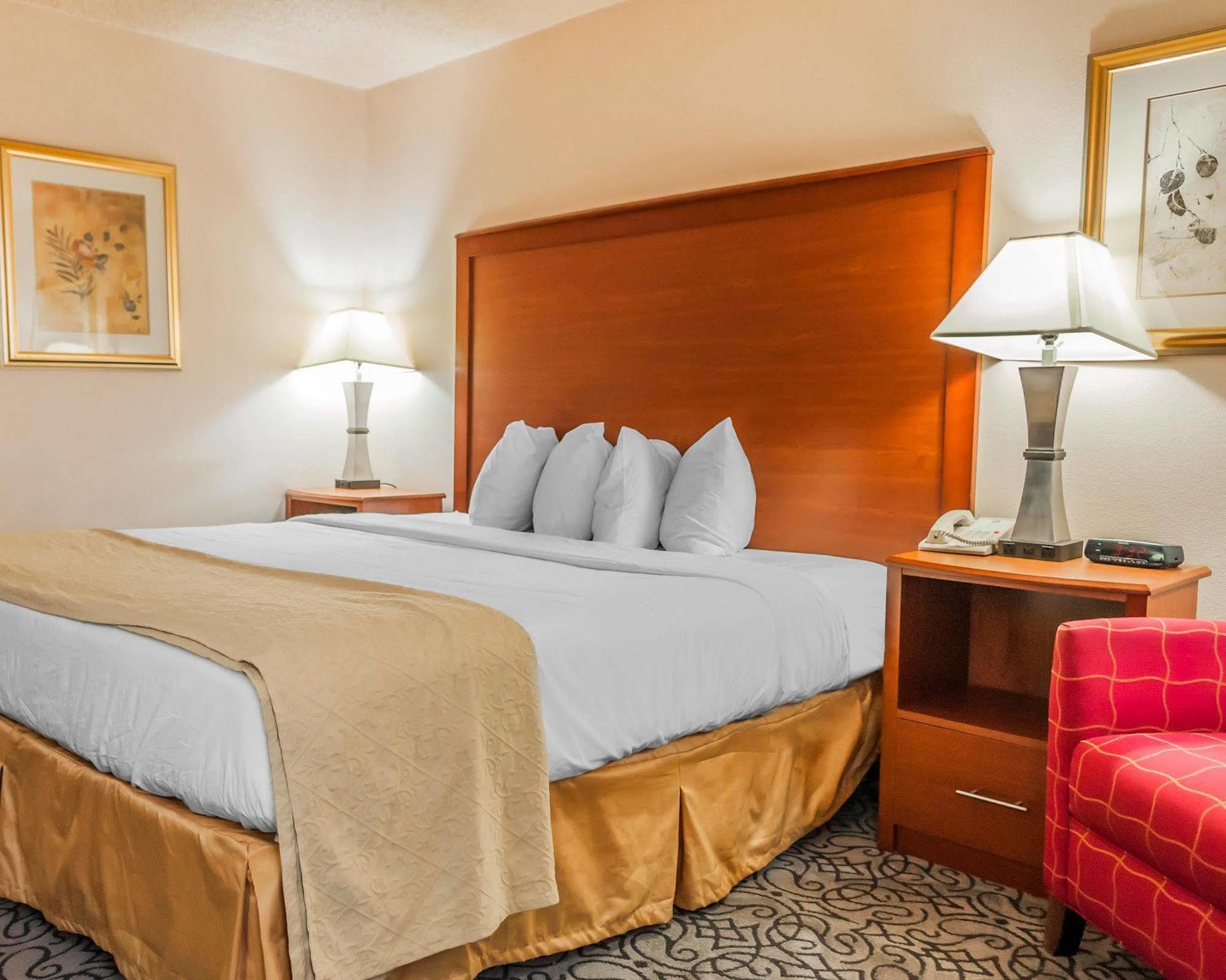 Quality Inn Тринидад Екстериор снимка